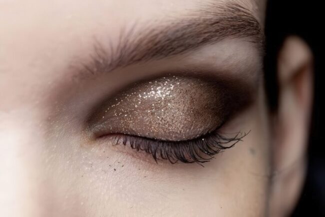 Smoky Eyes with Shimmering Gold Acc