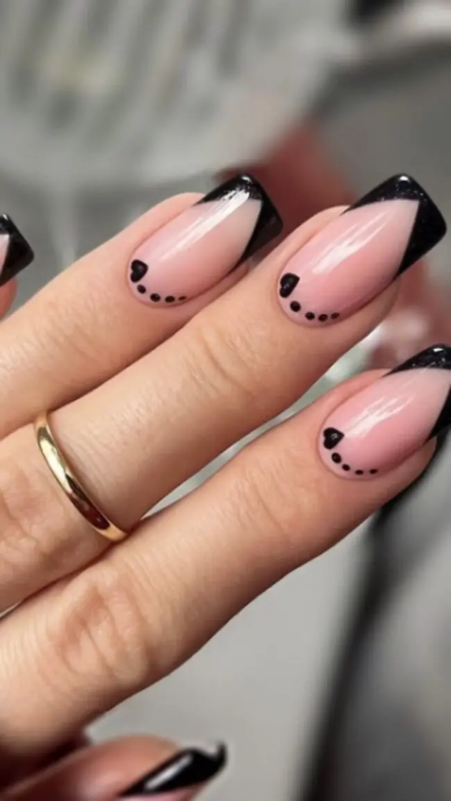 Vibrant Hot Pink and Black Nail Contrast