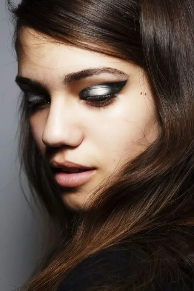 Dramatic Cat-Eye with Metallic Shadows