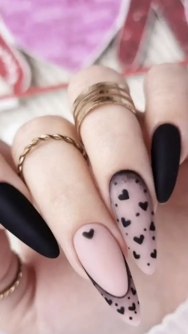 Delicate Black Square-Tip Nails